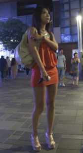 街拍红裙小少妇
