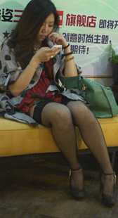 网丝短裙小少妇