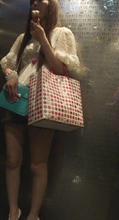 高跟凉鞋小少妇