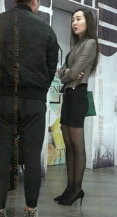 黑丝高跟的低胸爆乳少妇