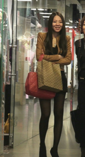 超短裙长腿黑丝少妇