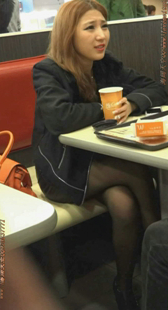 长腿黑丝皮裙少妇