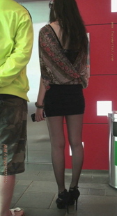 广场黑丝超短裙