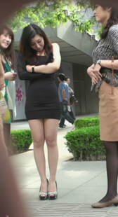 靓丽超短裙细高跟少妇