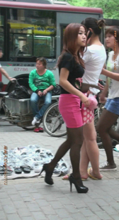 街拍细高跟黑丝少妇