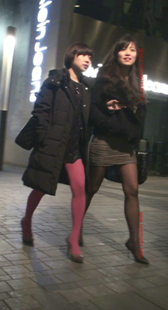 冬天黑丝超短裙少妇