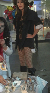 街拍网袜短裙少妇