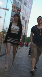 条纹超短裙少妇