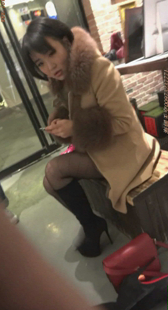 街拍黑丝长筒小少妇