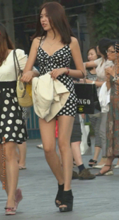 街拍两高跟小少妇