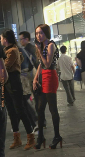 红裙细高跟长腿黑丝少妇