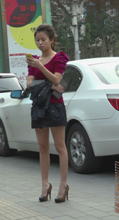 性感超短裙高跟少妇