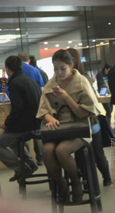 街拍灰裙高跟少妇