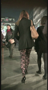 街拍性感个性黑丝少妇