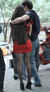 红色包臀黑丝的丰满骚MM