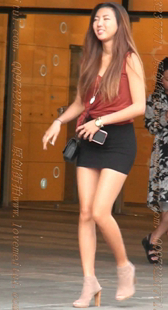 黑色包臀的美腿翘臀MM