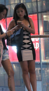 低胸包臀的大屁股少妇