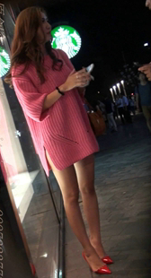 红色高跟鞋的美腿大骚货