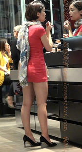 超短红色包臀的黑色高跟的骚妇