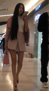 极品美腿的超短裙高跟MM