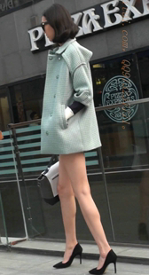 黑色小高跟的极品美腿MM又长又白的腿啊