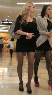 红色高跟的黑丝美腿大屁股外国骚货