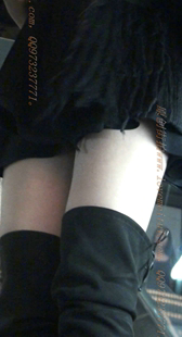 黑色高靴超短裙的美腿MM