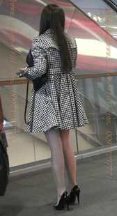 黑色性感高跟鞋的肉丝风衣mm