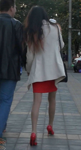 性感红色高跟鞋红色包臀的肉丝少妇