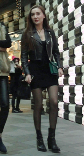 黑色皮短靴的黑丝美腿MM