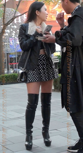 黑色长靴的低胸爆乳骚货