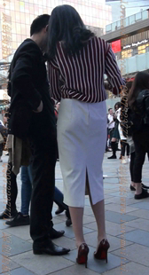 性感酒红色超高跟的长腿骚货，有人认识吗