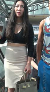 丰满的低胸爆乳骚货