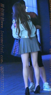 高跟美腿的超短裙MM