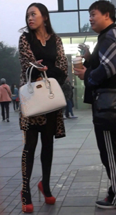 超短包臀的美腿骚MM