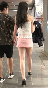 高跟的美腿粉裙气质MM