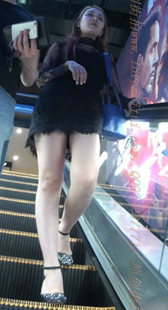 黑色包臀的高跟美腿MM