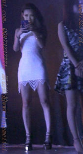 两个高跟包臀骚货逛夜店