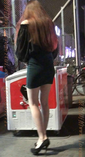 黑色高跟绿色包臀的美腿老外MM