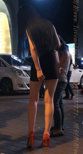 这骚货的包臀有多短自己看吧