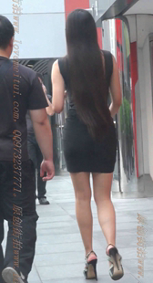 黑色包臀凉高跟的美腿少妇