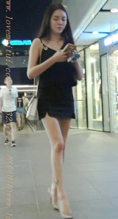 超过细跟高跟鞋的极品美腿骚货