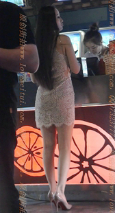 白色蕾丝包臀的性感美腿气质少妇