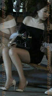 银色高跟黑色包臀的美腿MM