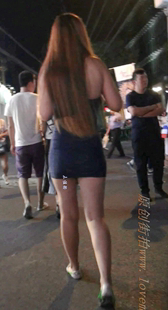 蓝色超短包臀的大屁股骚货