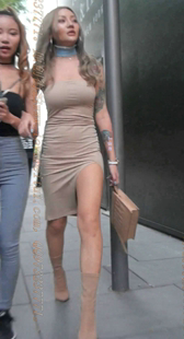 紧身群的美腿网红脸骚货