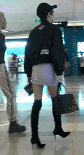 黑色高靴的美腿包臀浓妆小骚货