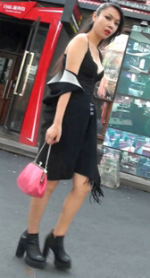 黑色蕾丝低胸小爆乳的骚MM