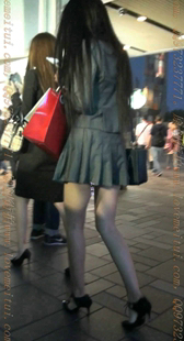 蓝色百褶裙的长腿高跟骚货