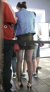 豹纹高跟的丰满黑丝少妇